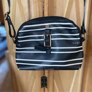 Tommy hilfigure cross body purse